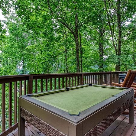 Moonshine Chalet, Hot Tub, Pool Access, Wifi, 1089 Free Tickets Each Paid Day, Dollywood And More Gatlinburg Εξωτερικό φωτογραφία
