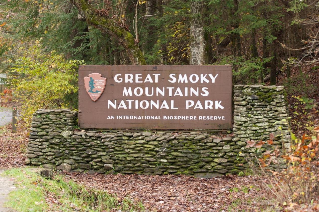 Moonshine Chalet, Hot Tub, Pool Access, Wifi, 1089 Free Tickets Each Paid Day, Dollywood And More Gatlinburg Εξωτερικό φωτογραφία