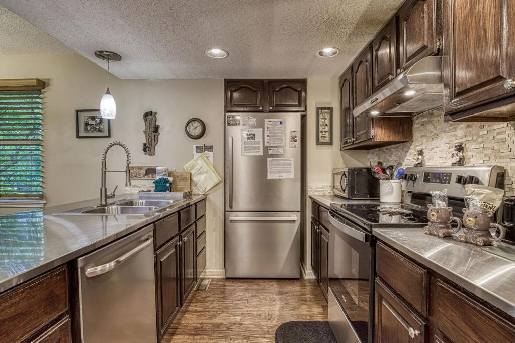 Moonshine Chalet, Hot Tub, Pool Access, Wifi, 1089 Free Tickets Each Paid Day, Dollywood And More Gatlinburg Εξωτερικό φωτογραφία