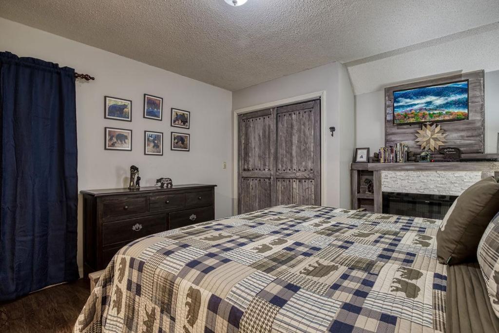 Moonshine Chalet, Hot Tub, Pool Access, Wifi, 1089 Free Tickets Each Paid Day, Dollywood And More Gatlinburg Εξωτερικό φωτογραφία
