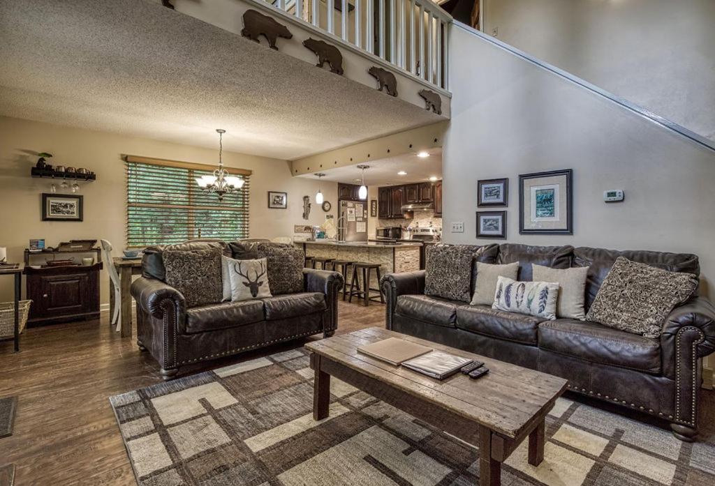 Moonshine Chalet, Hot Tub, Pool Access, Wifi, 1089 Free Tickets Each Paid Day, Dollywood And More Gatlinburg Εξωτερικό φωτογραφία