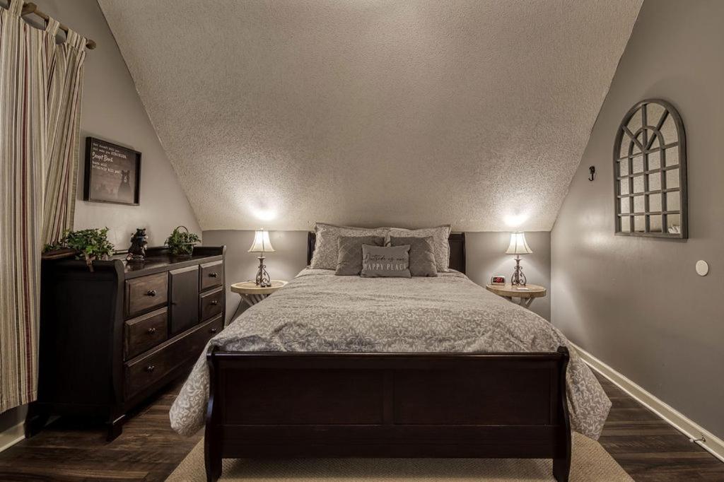 Moonshine Chalet, Hot Tub, Pool Access, Wifi, 1089 Free Tickets Each Paid Day, Dollywood And More Gatlinburg Εξωτερικό φωτογραφία