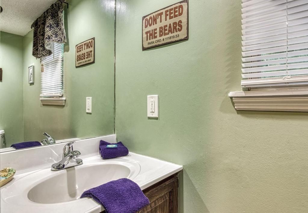 Moonshine Chalet, Hot Tub, Pool Access, Wifi, 1089 Free Tickets Each Paid Day, Dollywood And More Gatlinburg Εξωτερικό φωτογραφία