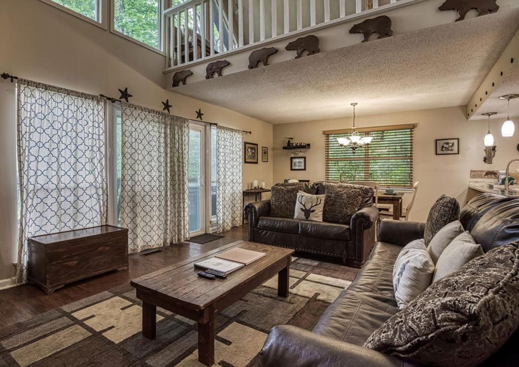 Moonshine Chalet, Hot Tub, Pool Access, Wifi, 1089 Free Tickets Each Paid Day, Dollywood And More Gatlinburg Εξωτερικό φωτογραφία