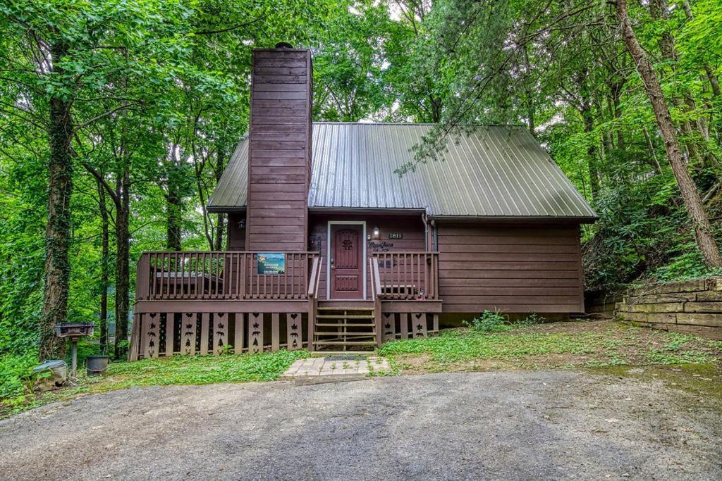Moonshine Chalet, Hot Tub, Pool Access, Wifi, 1089 Free Tickets Each Paid Day, Dollywood And More Gatlinburg Εξωτερικό φωτογραφία