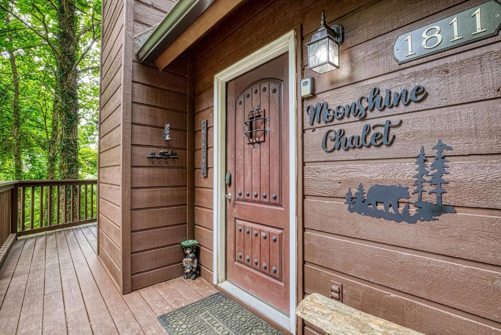 Moonshine Chalet, Hot Tub, Pool Access, Wifi, 1089 Free Tickets Each Paid Day, Dollywood And More Gatlinburg Εξωτερικό φωτογραφία