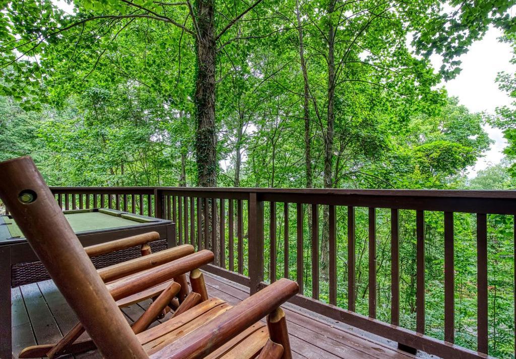 Moonshine Chalet, Hot Tub, Pool Access, Wifi, 1089 Free Tickets Each Paid Day, Dollywood And More Gatlinburg Εξωτερικό φωτογραφία