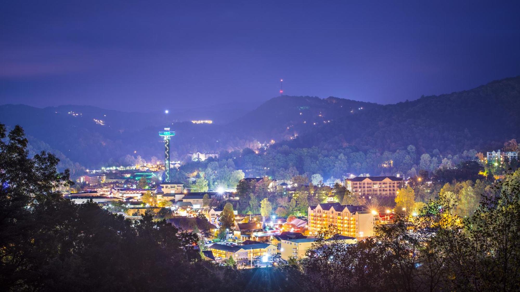 Moonshine Chalet, Hot Tub, Pool Access, Wifi, 1089 Free Tickets Each Paid Day, Dollywood And More Gatlinburg Εξωτερικό φωτογραφία