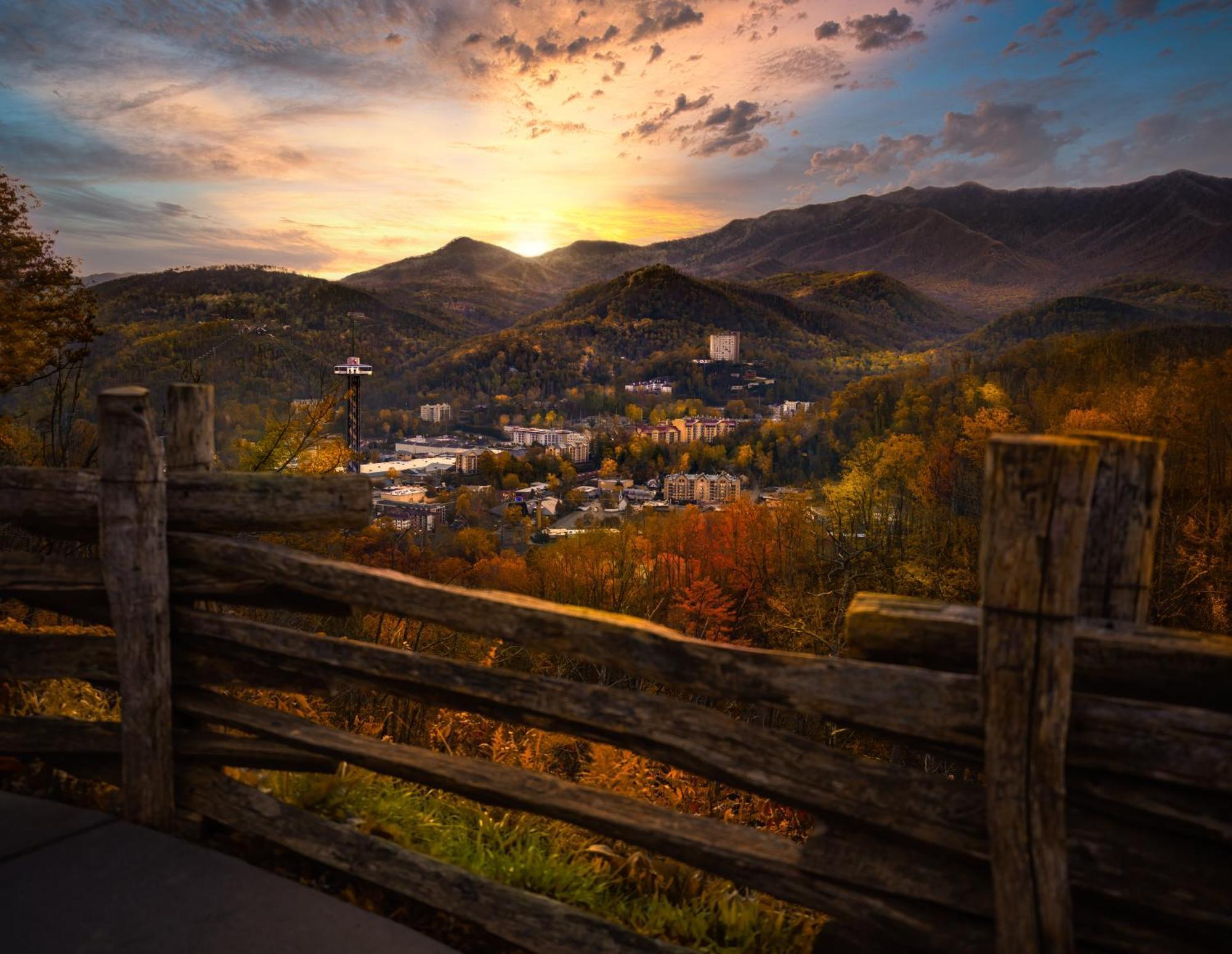 Moonshine Chalet, Hot Tub, Pool Access, Wifi, 1089 Free Tickets Each Paid Day, Dollywood And More Gatlinburg Εξωτερικό φωτογραφία