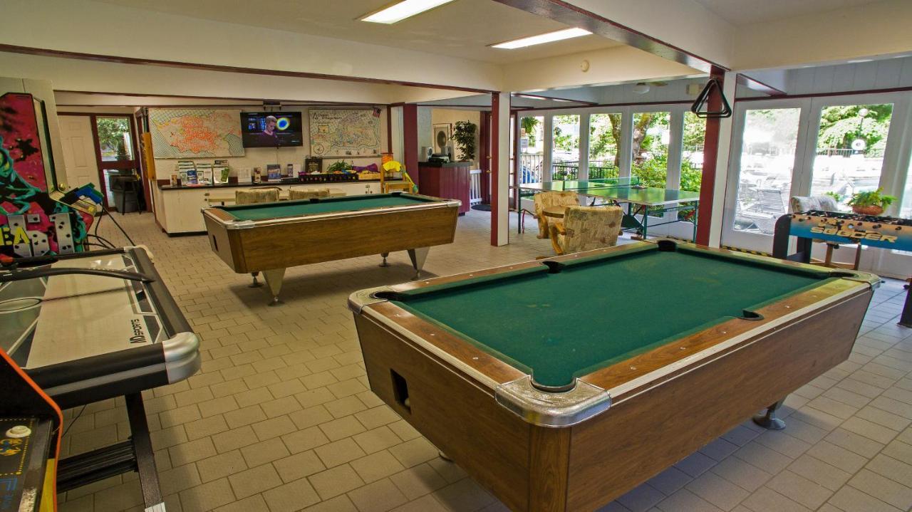 Moonshine Chalet, Hot Tub, Pool Access, Wifi, 1089 Free Tickets Each Paid Day, Dollywood And More Gatlinburg Εξωτερικό φωτογραφία
