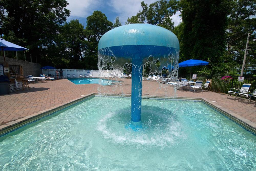 Moonshine Chalet, Hot Tub, Pool Access, Wifi, 1089 Free Tickets Each Paid Day, Dollywood And More Gatlinburg Εξωτερικό φωτογραφία