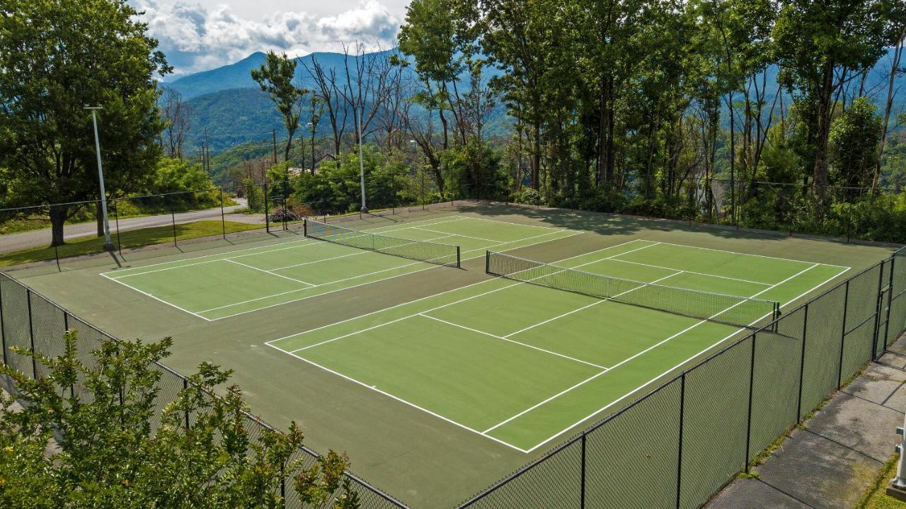 Moonshine Chalet, Hot Tub, Pool Access, Wifi, 1089 Free Tickets Each Paid Day, Dollywood And More Gatlinburg Εξωτερικό φωτογραφία