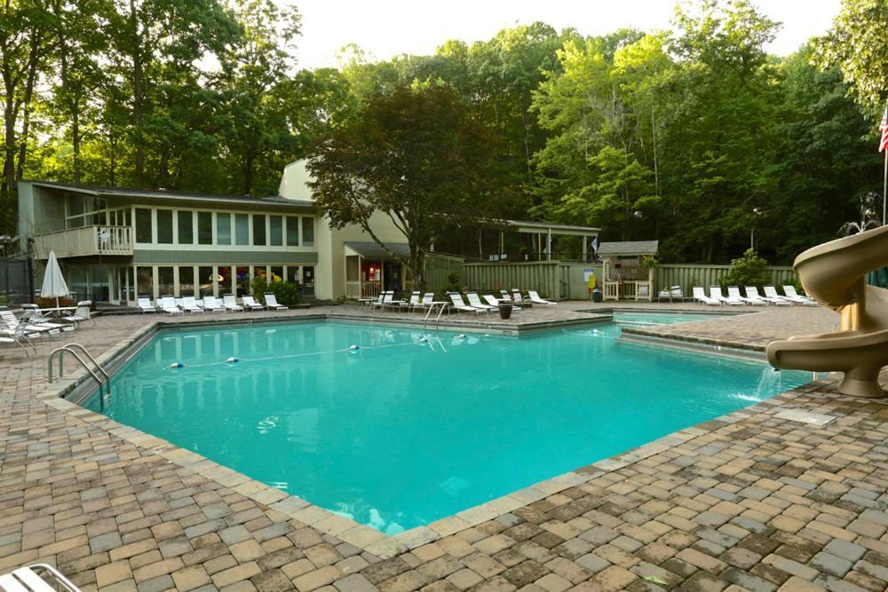 Moonshine Chalet, Hot Tub, Pool Access, Wifi, 1089 Free Tickets Each Paid Day, Dollywood And More Gatlinburg Εξωτερικό φωτογραφία